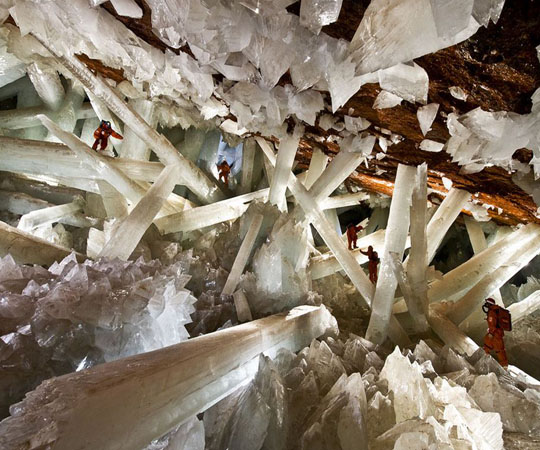 Гигантские кристаллы в пещере Нация (Nacia) в Мексике