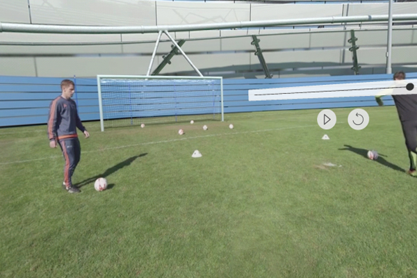 обучение футболу в очках виртуальной реальности