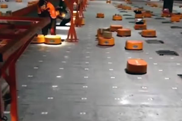 Робот сортировщик в Chinese delivery