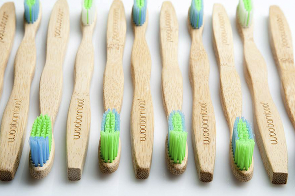 создание зубной щетки из бамбука