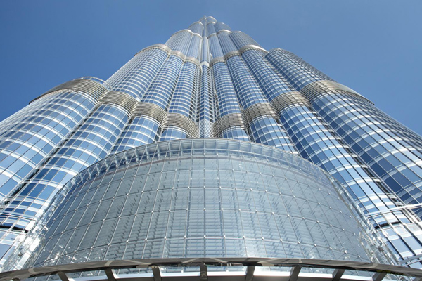 вход в самый высокий небоскреб мира Бурдж-Халифа